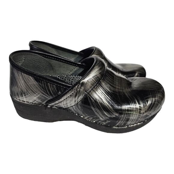 Dansko Shoes - DANSKO XP 2.0 Pewter Brush Marbled Patent Clog Silver Black - Size 38